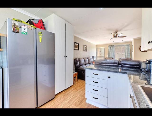 2 BEDROOM PROPERTY TO RENT IN CARENVALE
